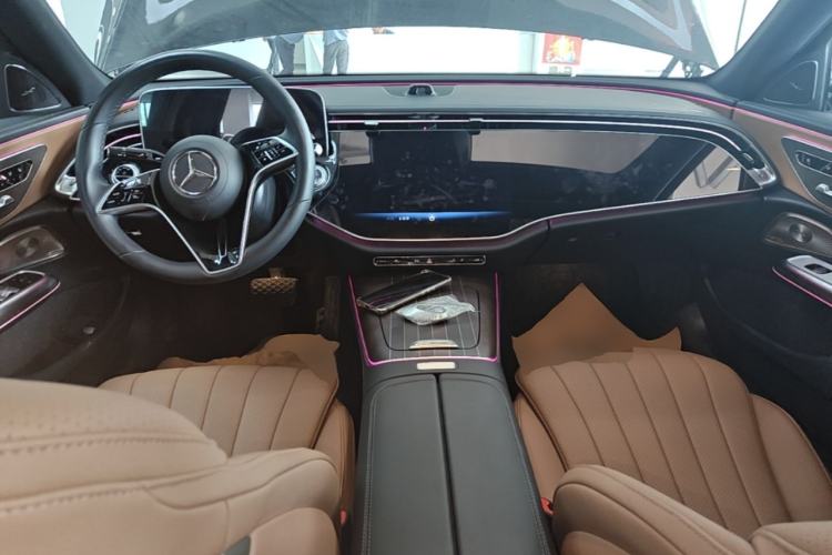 Used Mercedes-Benz E-Class 2024 E 300 L Luxury Model Center Console