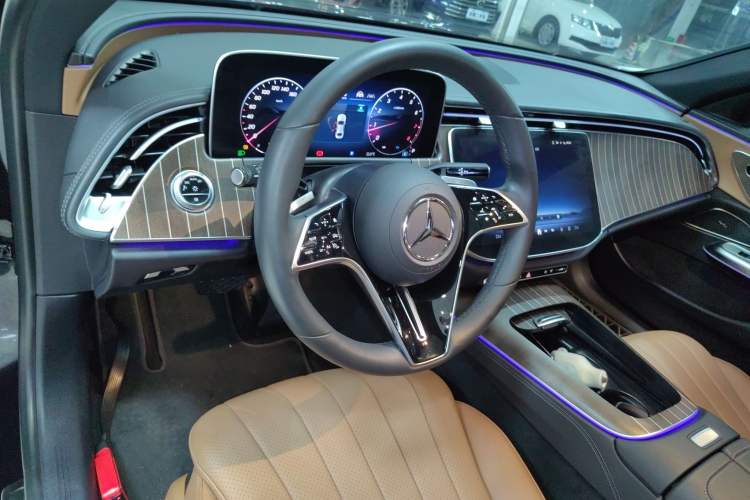 Used Mercedes-Benz E-Class 2024 E 300 L Stylish Model Center Console