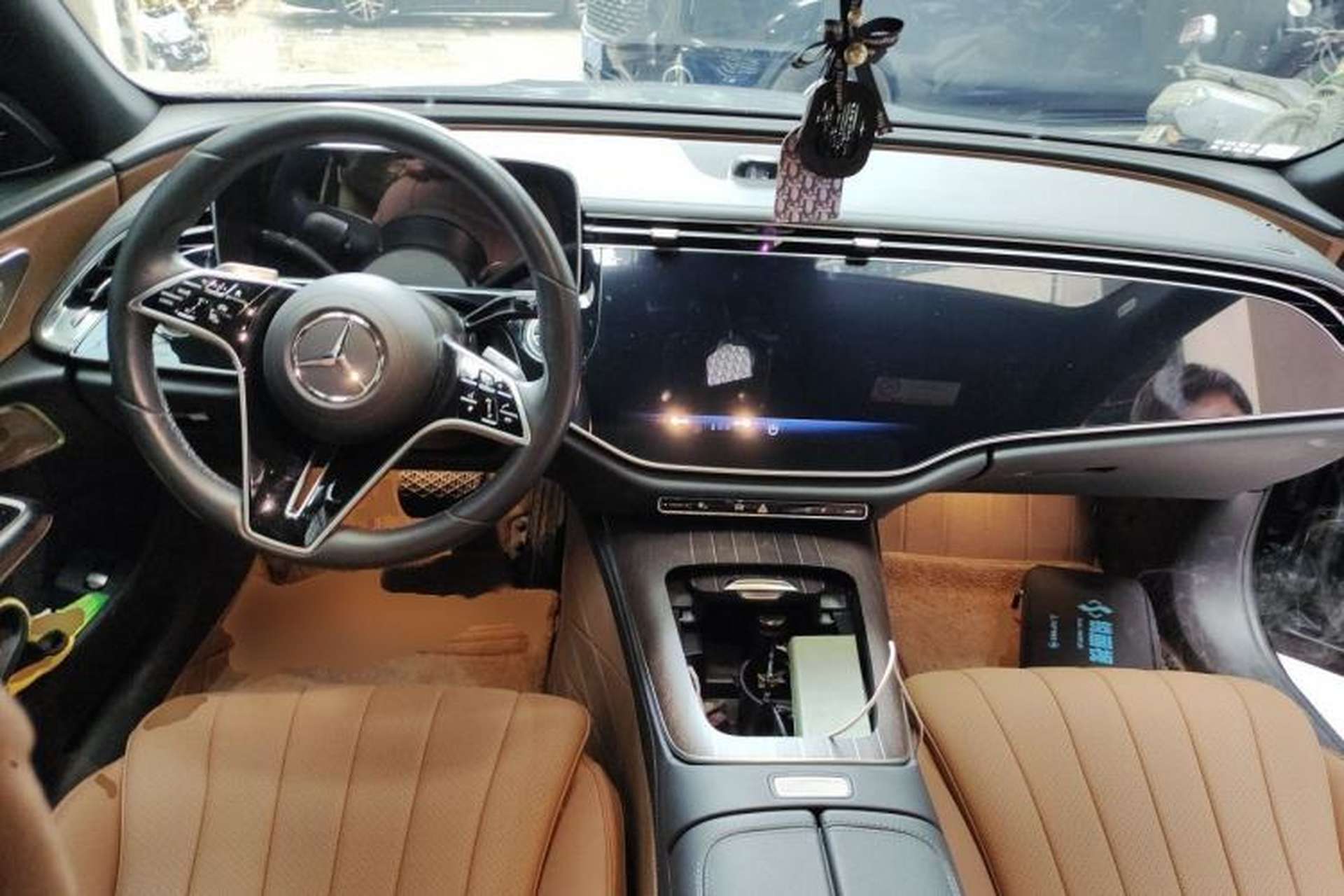 Used Mercedes-Benz E-Class 2024 Facelift E 300 L Luxury Edition Center Console
