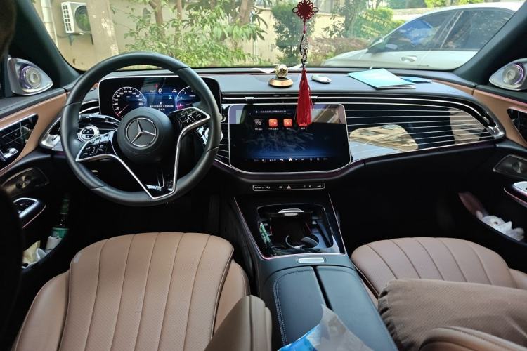 Used Mercedes-Benz E-Class 2024 E 260 L Center Console