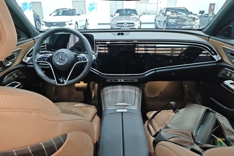 Used Mercedes-Benz E-Class 2024 Facelift E 300 L Luxury Edition Center Console