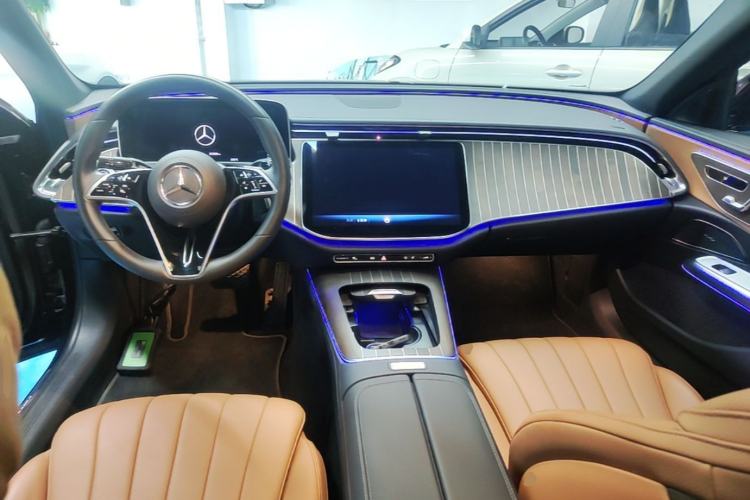 Used Mercedes-Benz E-Class 2024 Refresh E 300 L Stylish Edition Center Console