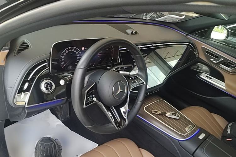 Used Mercedes-Benz E-Class 2024 E 300 L Luxury Model Center Console