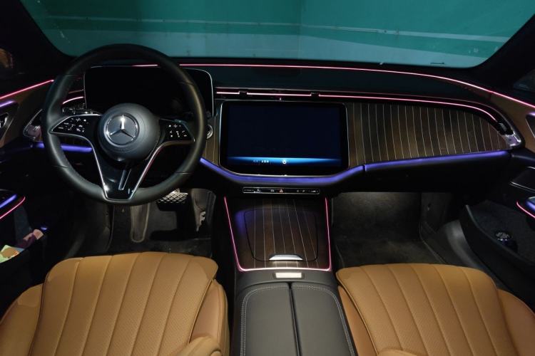 Used Mercedes-Benz E-Class 2024 Refresh E 300 L Stylish Edition Center Console