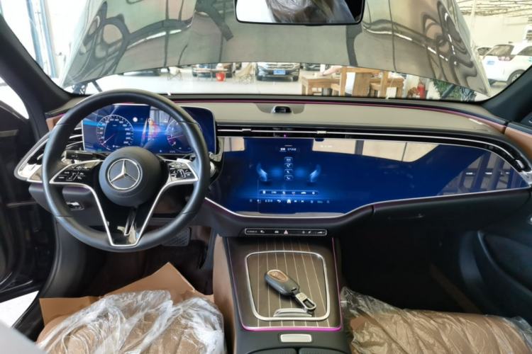 Used Mercedes-Benz E-Class 2024 E 300 L Luxury Model Center Console