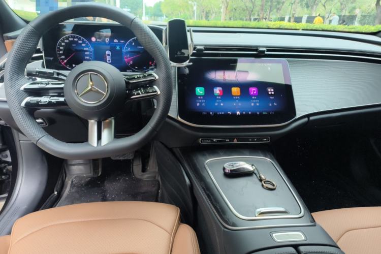 Used Mercedes-Benz E-Class 2024 Facelift E 300 L Fashion Sport Edition Center Console