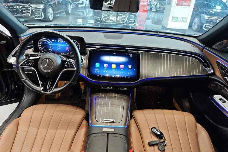 Used Mercedes-Benz E-Class 2024 Refresh E 300 L Stylish Edition Center Console