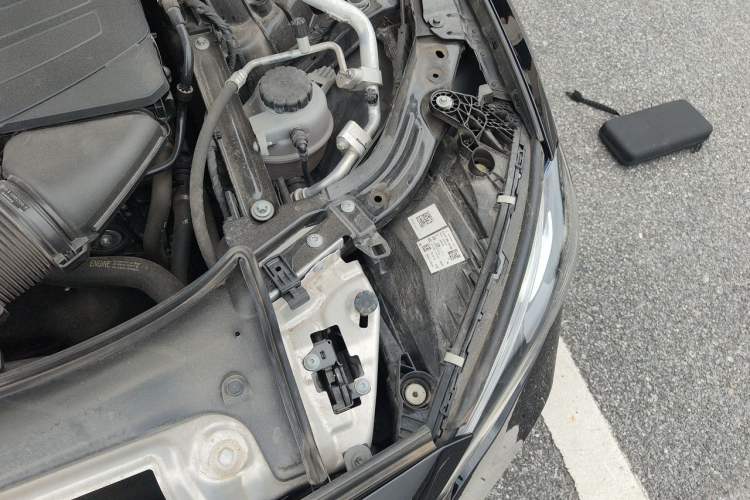 Used Mercedes-Benz E-Class 2024 E 300 L Stylish Model Engine Bay Left