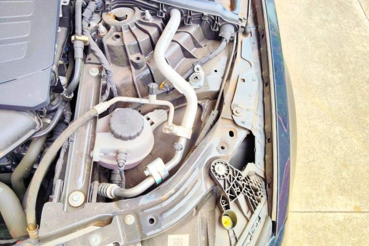 Used Mercedes-Benz E-Class 2024 Facelift E 300 L Luxury Edition Engine Bay Left