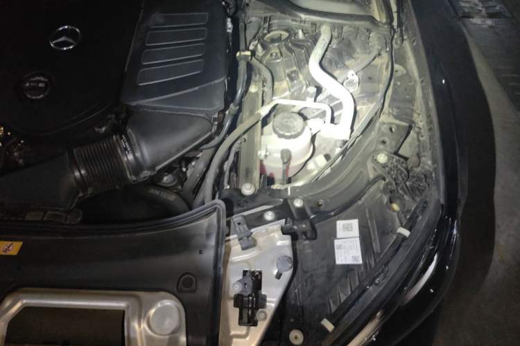 Used Mercedes-Benz E-Class 2024 E 300 L Fashion Sport Model Engine Bay Left