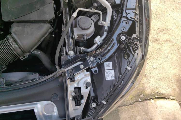 Used Mercedes-Benz E-Class 2024 Facelift E 260 L Engine Bay Left