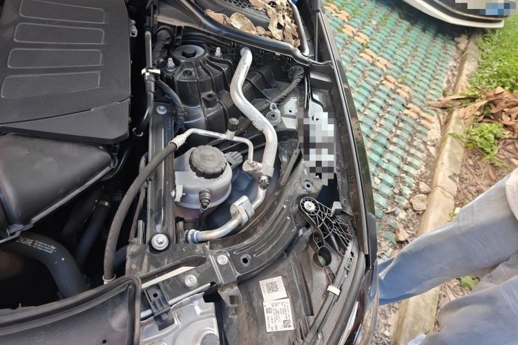 Used Mercedes-Benz E-Class 2024 E 260 L Engine Bay Left