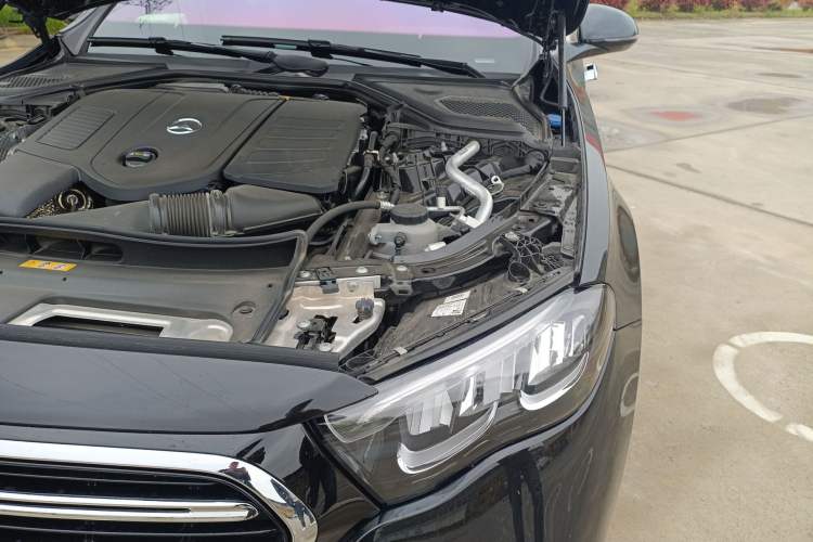 Used Mercedes-Benz E-Class 2024 E 260 L Engine Bay Left