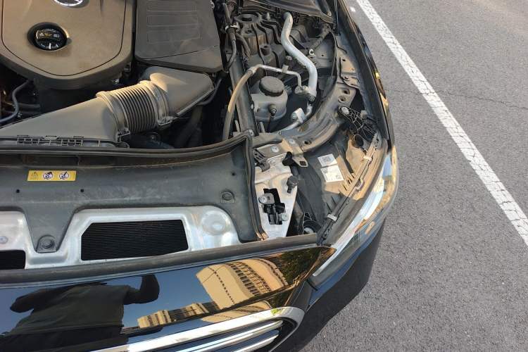 Used Mercedes-Benz E-Class 2024 E 300 L Luxury Model Engine Bay Left