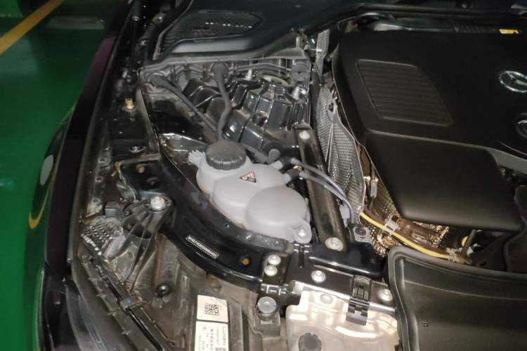 Used Mercedes-Benz E-Class 2024 E 300 Fashion Sport Edition Engine Bay Right