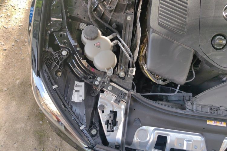 Used Mercedes-Benz E-Class 2024 Facelift E 260 L Engine Bay Right