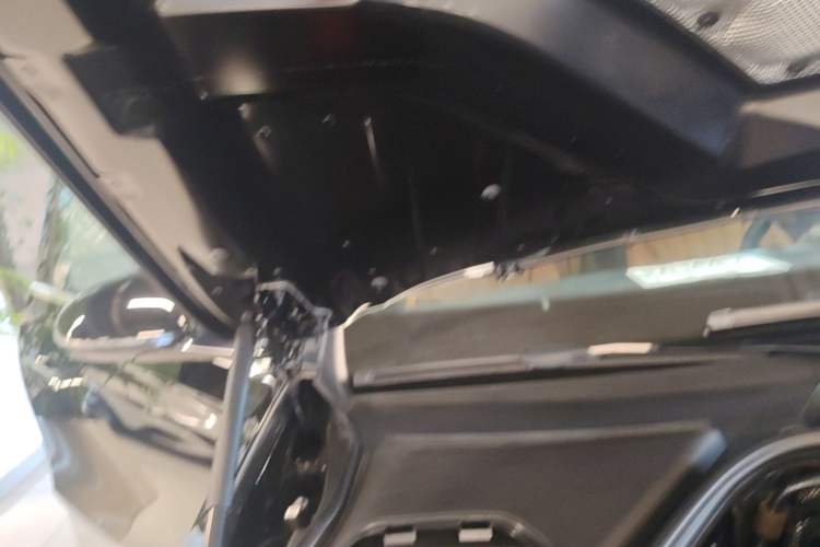 Used Mercedes-Benz E-Class 2024 E 300 L Stylish Model Engine Bay Right