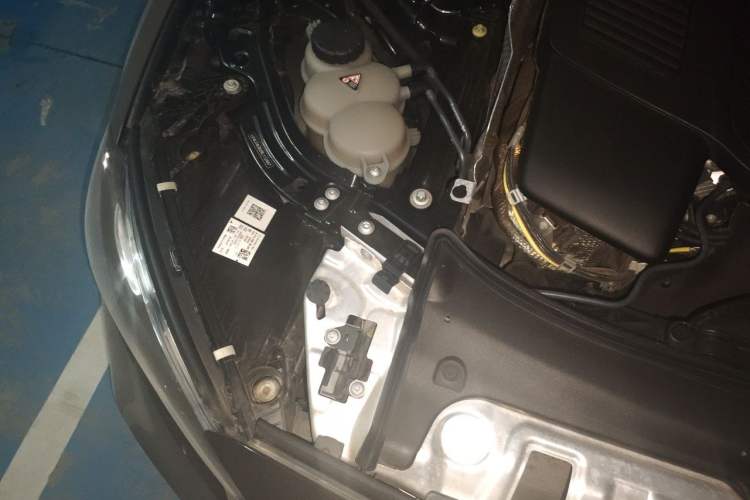 Used Mercedes-Benz E-Class 2024 E 300 L Luxury Model Engine Bay Right