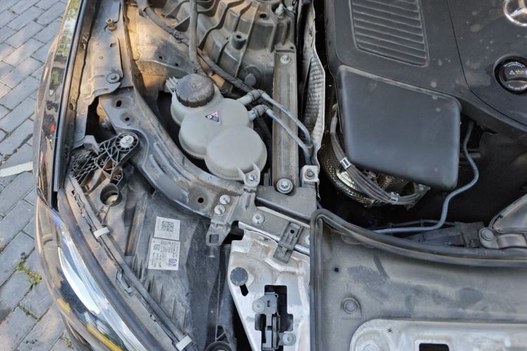 Used Mercedes-Benz E-Class 2024 E 300 L Luxury Model Engine Bay Right