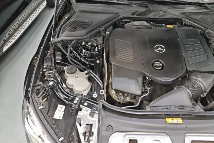Used Mercedes-Benz E-Class 2024 Facelift E 300 L Luxury Edition Engine Bay Right