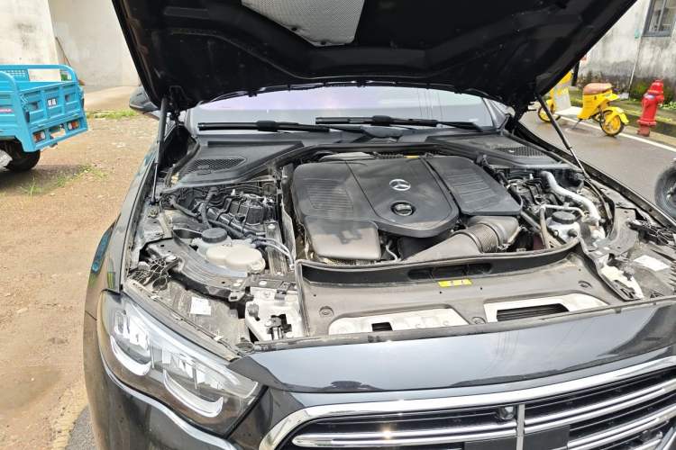 Used Mercedes-Benz E-Class 2024 Facelift E 300 L Luxury Edition Engine Bay Right