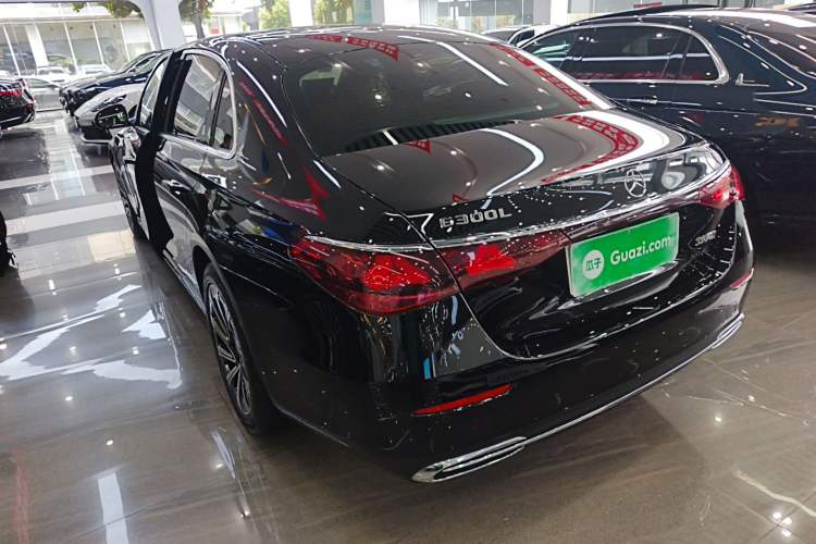 Used Mercedes-Benz E-Class 2024 E 300 L Luxury Model Exterior 2