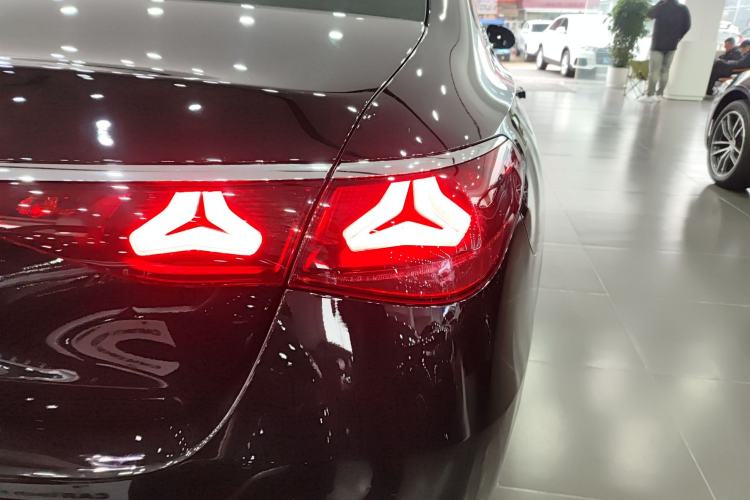Used Mercedes-Benz E-Class 2024 E 300 L Luxury Model Exterior 2