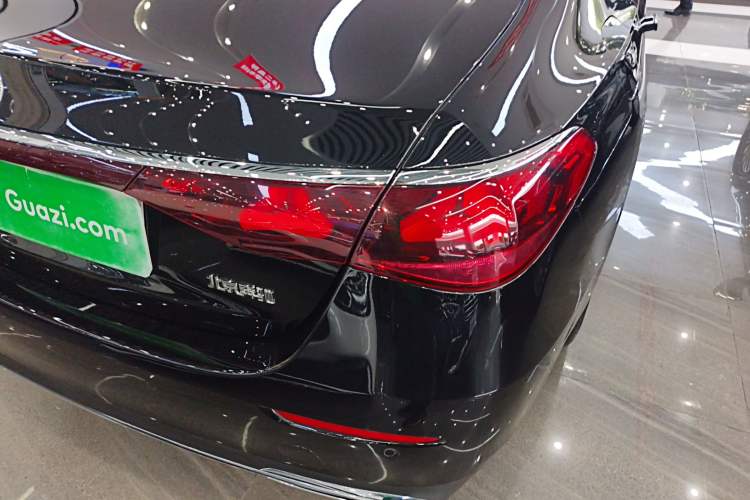 Used Mercedes-Benz E-Class 2024 E 300 L Luxury Model Exterior 3