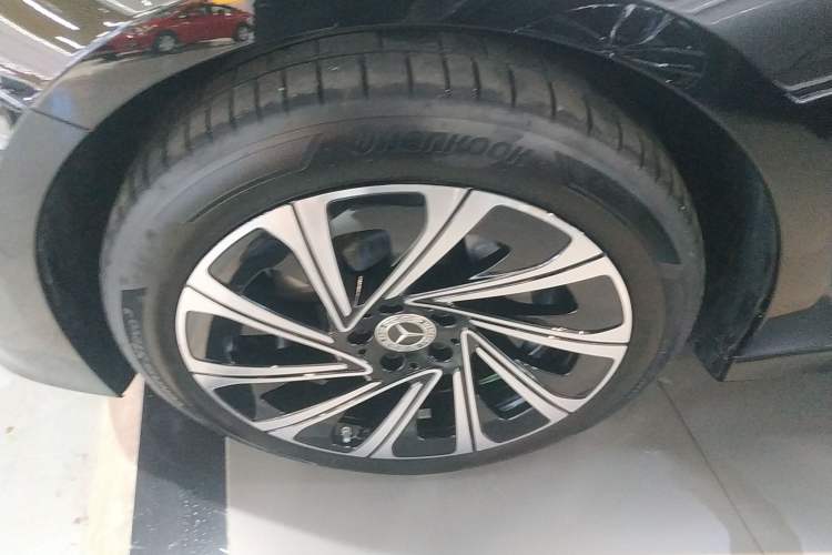 Used Mercedes-Benz E-Class 2024 E 300 L Luxury Model Exterior 4