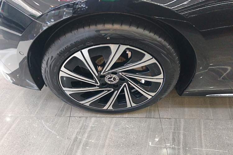 Used Mercedes-Benz E-Class 2024 E 300 L Luxury Model Exterior 4