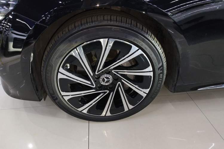 Used Mercedes-Benz E-Class 2024 E 300 L Luxury Model Exterior 4