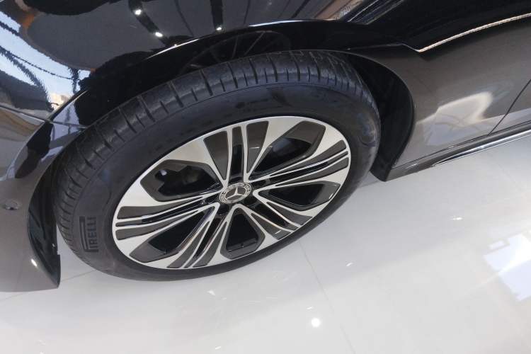 Used Mercedes-Benz E-Class 2024 E 300 L Fashion Sport Model Exterior 4