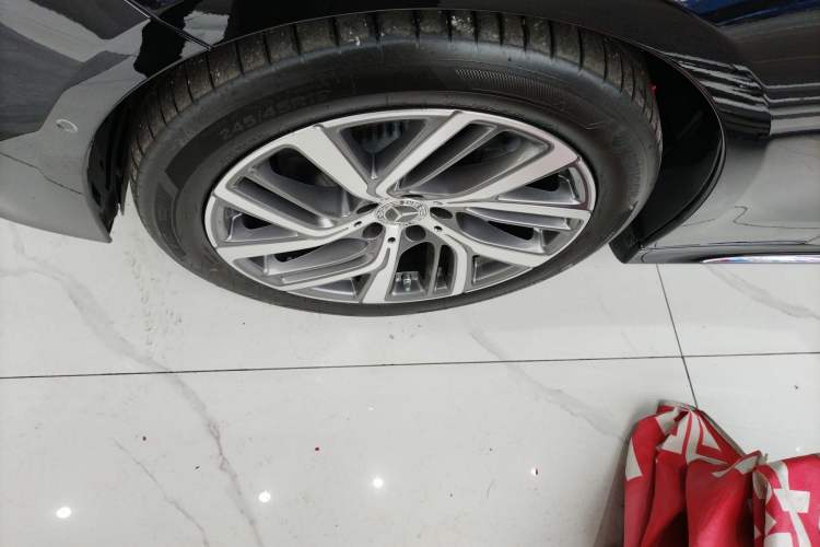 Used Mercedes-Benz E-Class 2024 Refresh E 300 L Stylish Edition Exterior 4