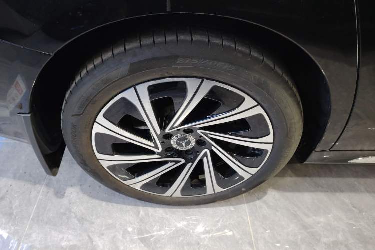 Used Mercedes-Benz E-Class 2024 E 300 L Luxury Model Exterior 5