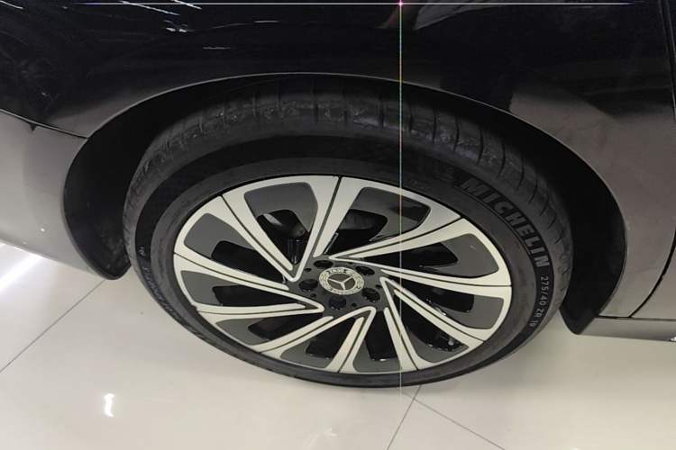 Used Mercedes-Benz E-Class 2024 Facelift E 300 L Luxury Edition Exterior 5