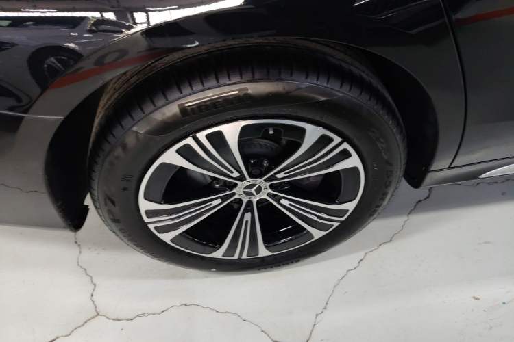 Used Mercedes-Benz E-Class 2024 E 260 L 4MATIC Sport Edition Exterior 5