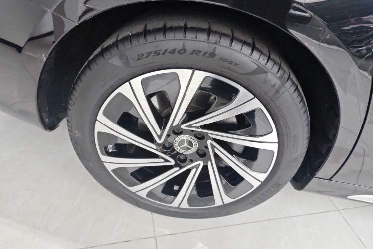 Used Mercedes-Benz E-Class 2024 E 300 L Luxury Model Exterior 5