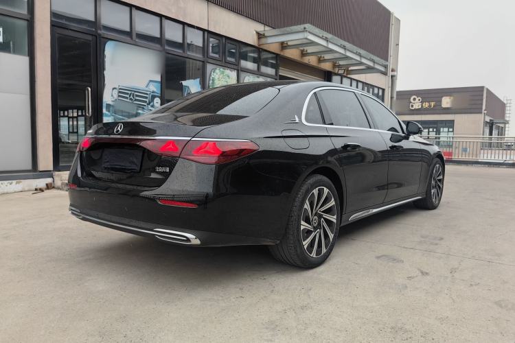 Used Mercedes-Benz E-Class 2024 E 300 L Luxury Model Exterior 5