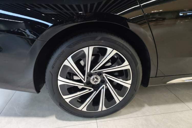 Used Mercedes-Benz E-Class 2024 E 300 L Luxury Model Exterior 8