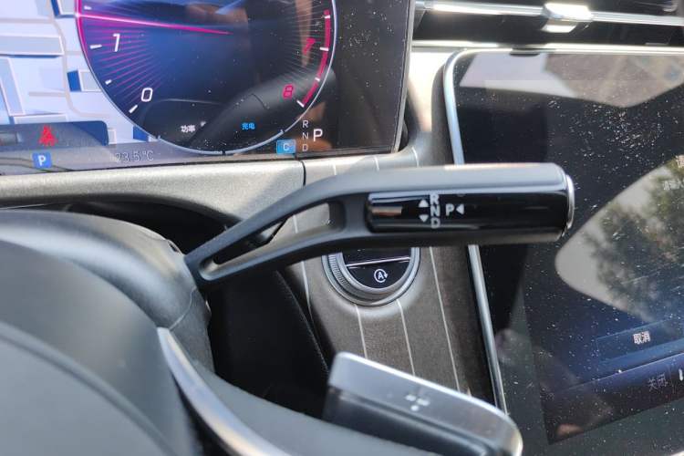 Used Mercedes-Benz E-Class 2024 E 300 L Fashion Sport Model Gear Lever