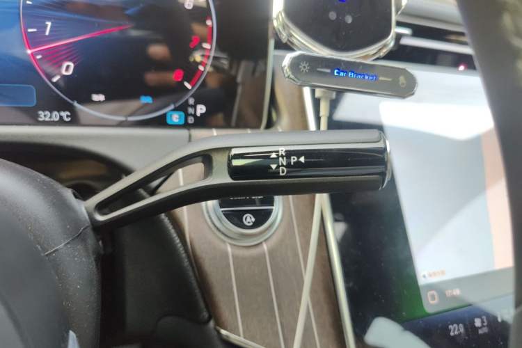 Used Mercedes-Benz E-Class 2024 Refresh E 300 L Stylish Edition Gear Lever