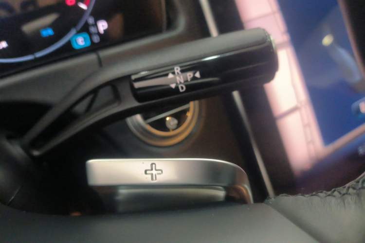 Used Mercedes-Benz E-Class 2024 Refresh E 300 L Stylish Edition Gear Lever