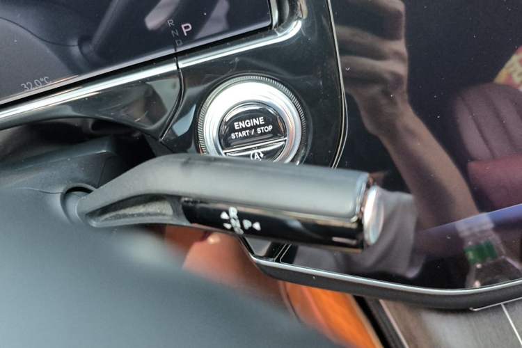Used Mercedes-Benz E-Class 2024 Facelift E 300 L Luxury Edition Gear Lever