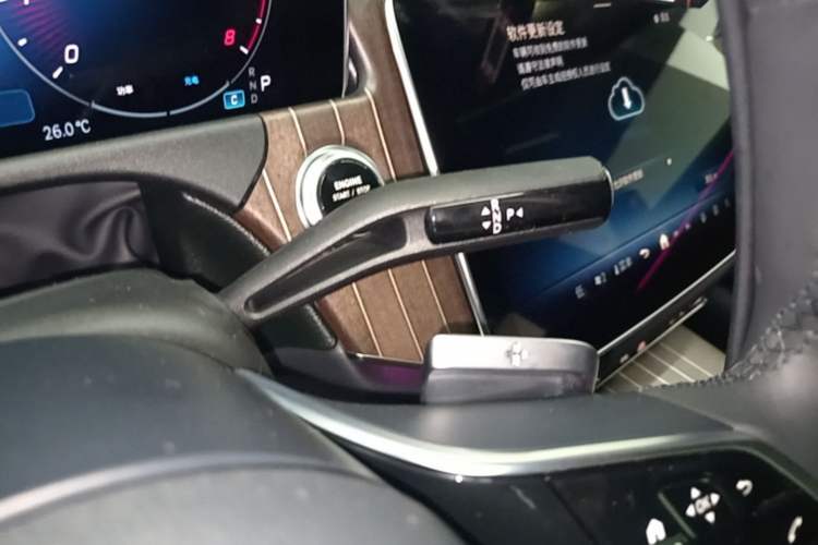 Used Mercedes-Benz E-Class 2024 Refresh E 300 L Stylish Edition Gear Lever