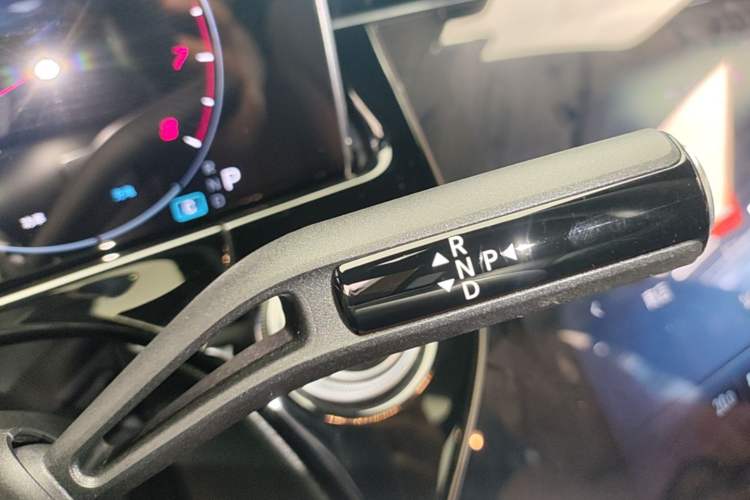 Used Mercedes-Benz E-Class 2024 Facelift E 300 L Luxury Edition Gear Lever