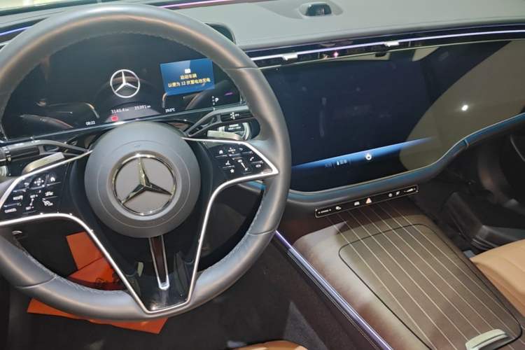 Used Mercedes-Benz E-Class 2024 Facelift E 300 L Luxury Edition Gear Lever