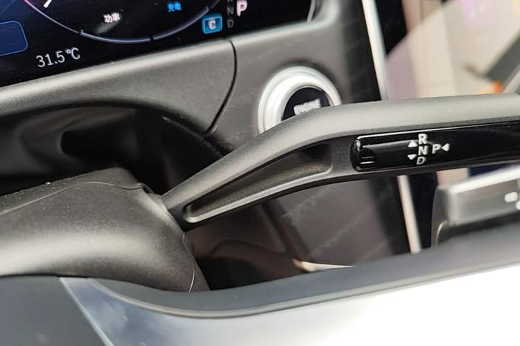 Used Mercedes-Benz E-Class 2024 Refresh E 300 L Stylish Edition Gear Lever