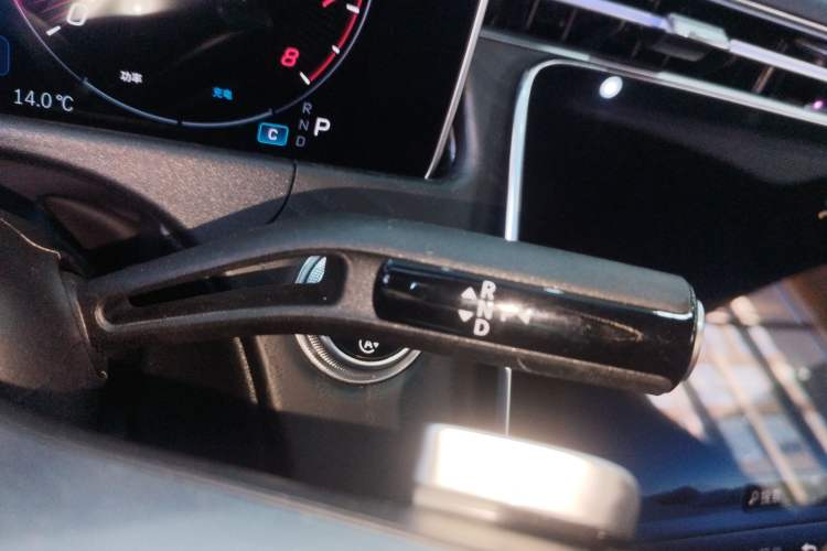 Used Mercedes-Benz E-Class 2024 E 300 L Fashion Sport Model Gear Lever