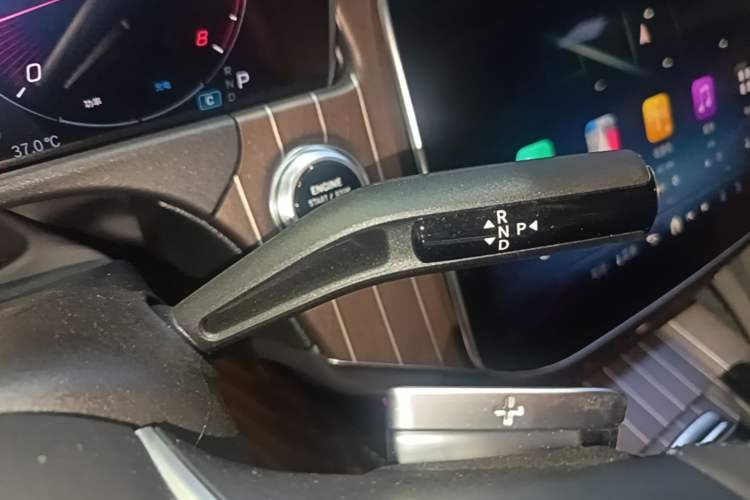 Used Mercedes-Benz E-Class 2024 Refresh E 300 L Stylish Edition Gear Lever