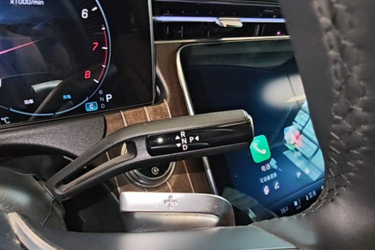 Used Mercedes-Benz E-Class 2024 Refresh E 300 L Stylish Edition Gear Lever